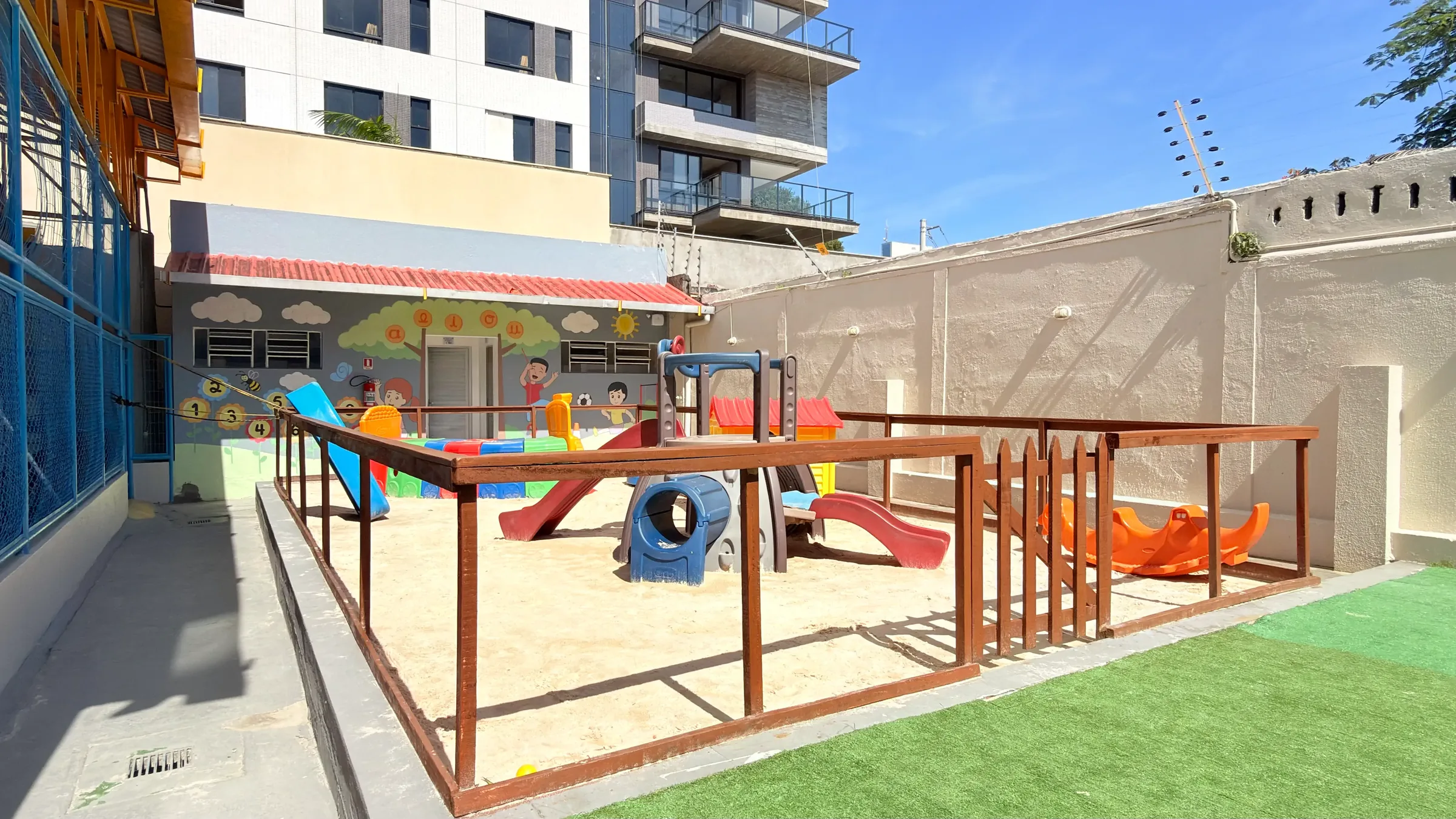 The Educação Infantil playground at Palas Atena